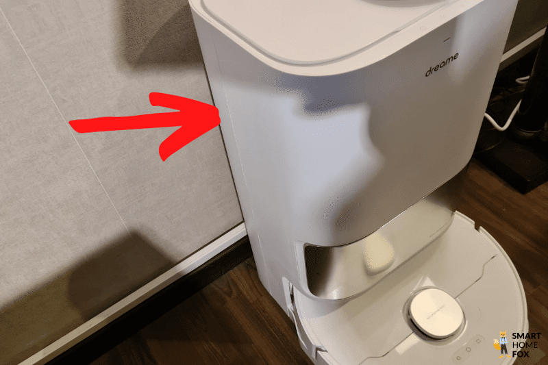 The base station of the Dreame L10s Ultra can be seen from the side.